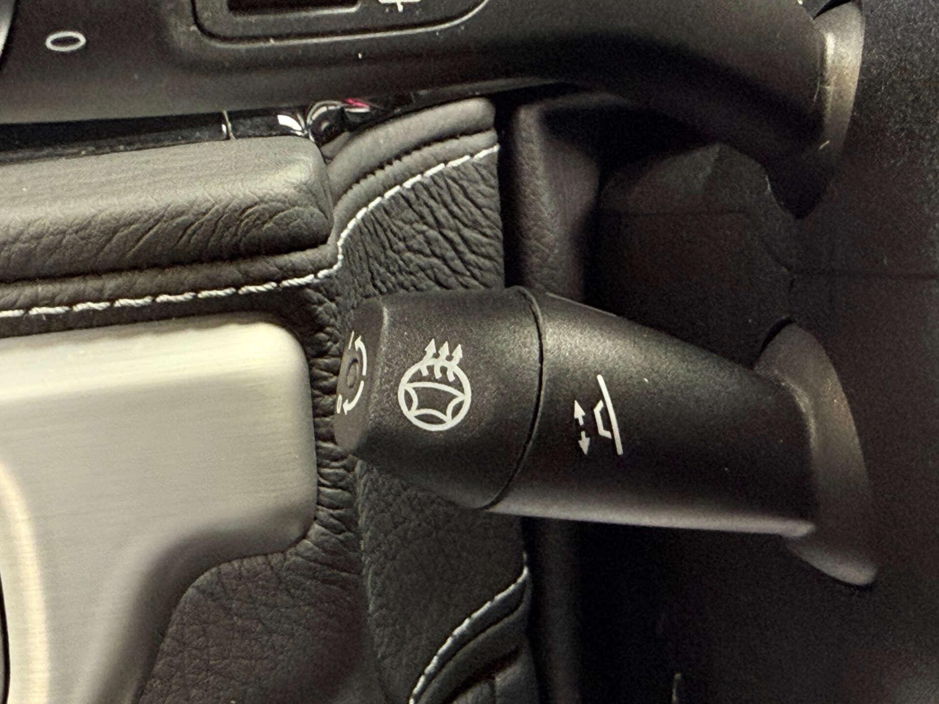 Mercedes-Benz G-Class view 25