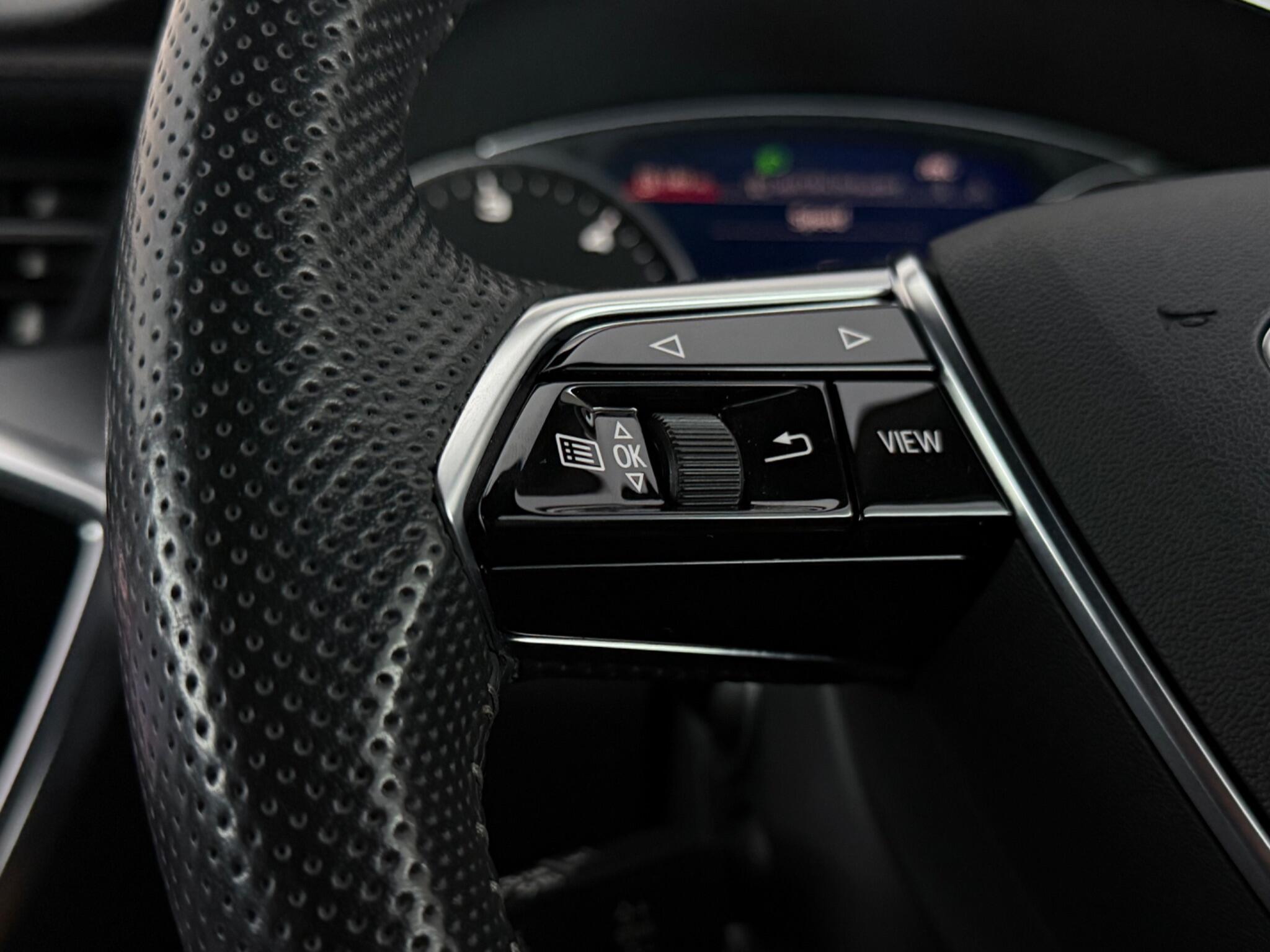 Audi A6 view 14