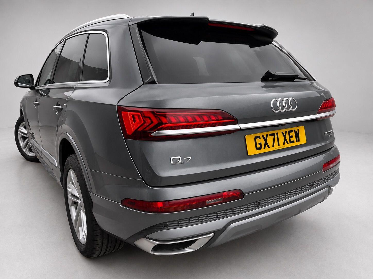 Audi Q7 view 14