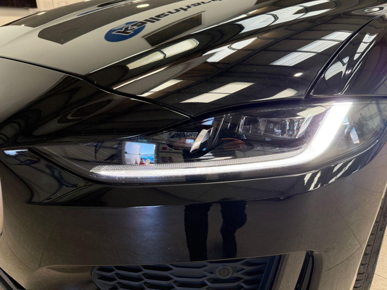 Jaguar Xe view 11