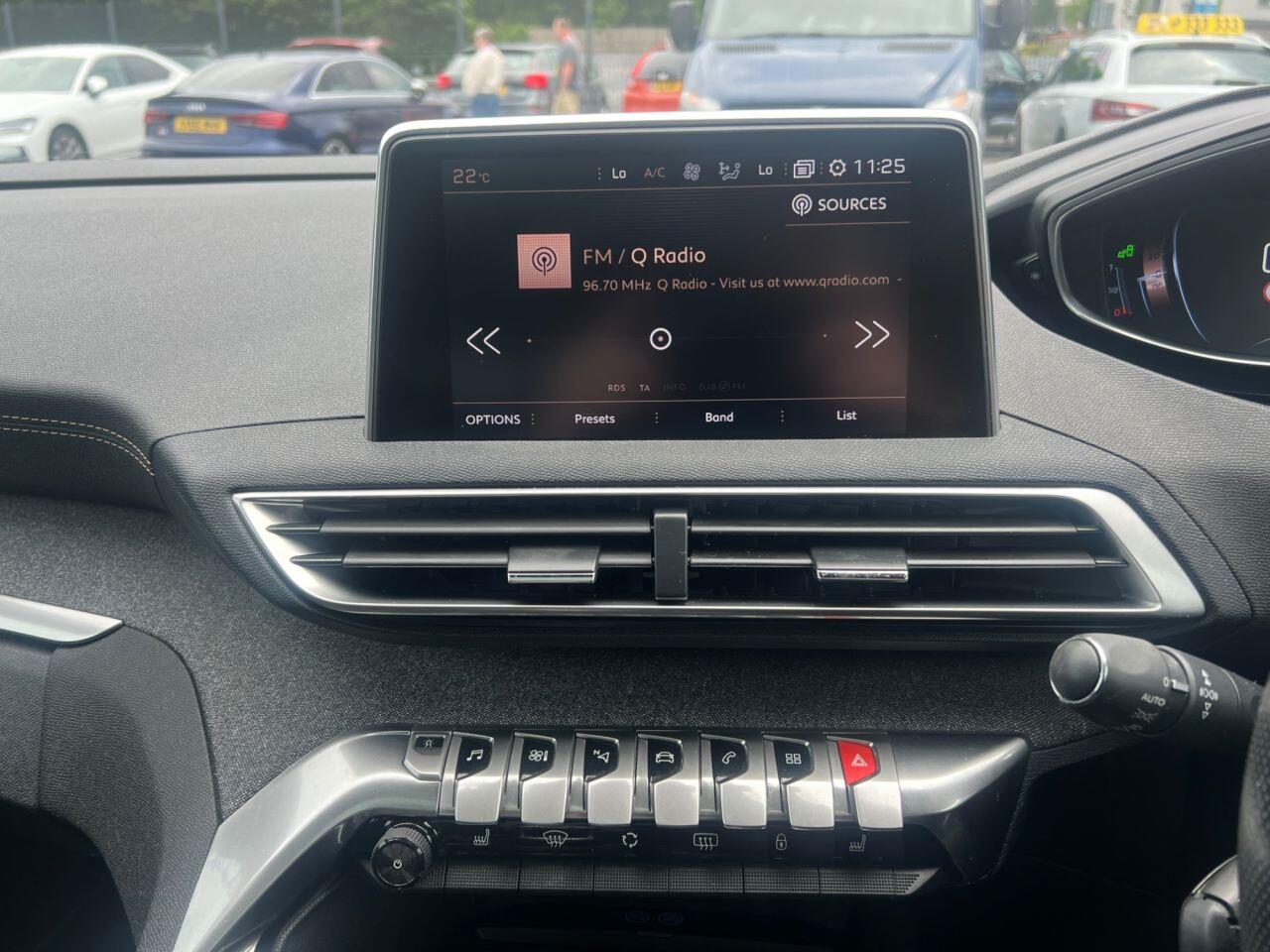 Peugeot 3008 view 18