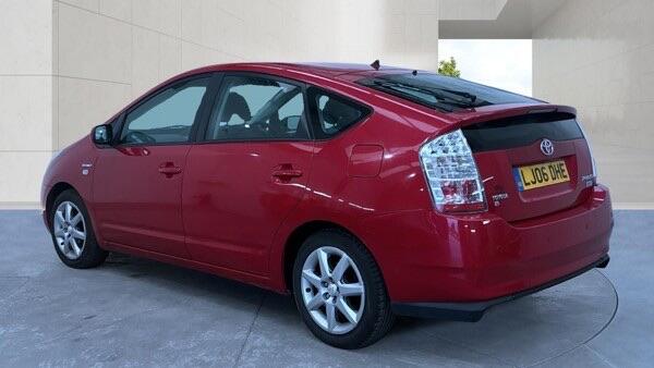 Toyota Prius view 3