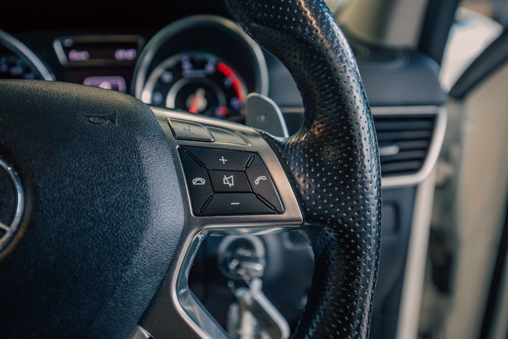Mercedes-Benz M-Class view 15