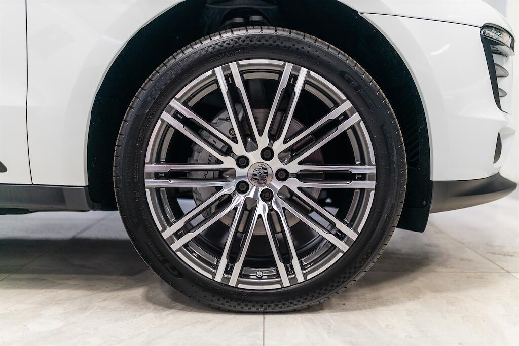 Porsche Macan view 10