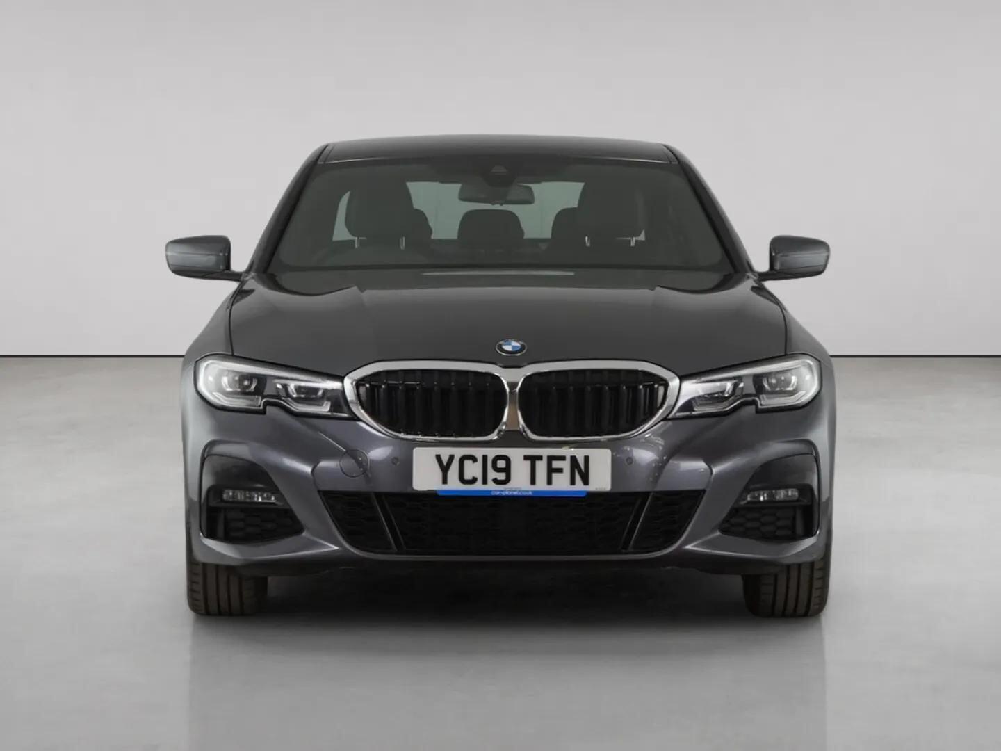 BMW 3 Series view 5