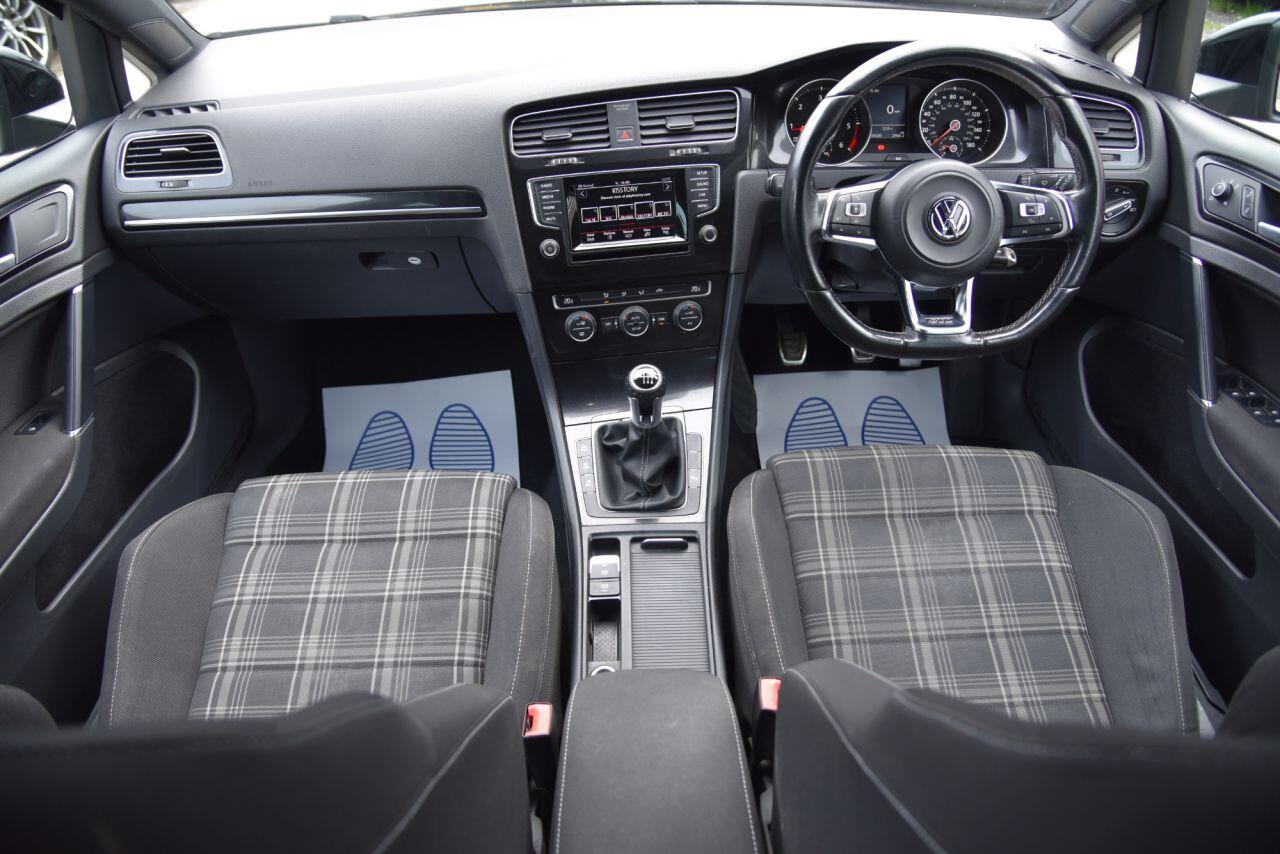 Volkswagen Golf view 2
