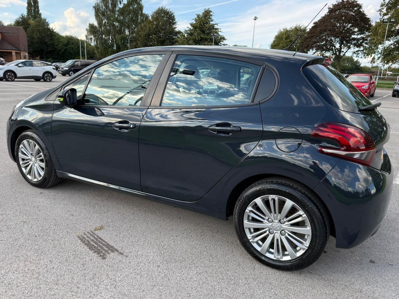 Peugeot 208 view 24