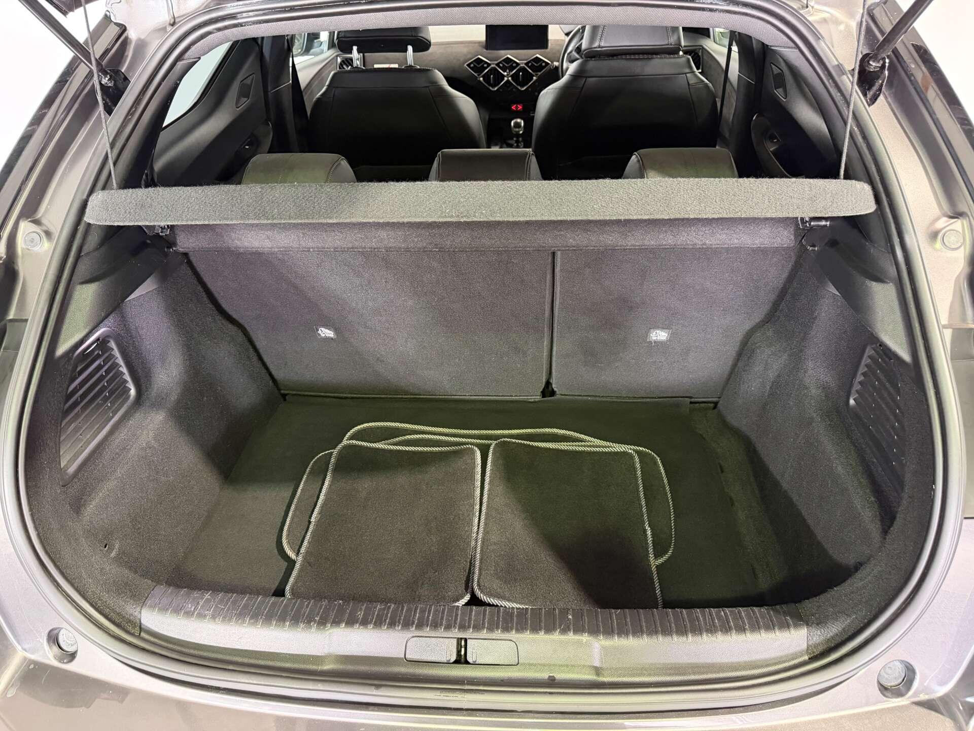 DS Automobiles DS 3 Crossback view 11