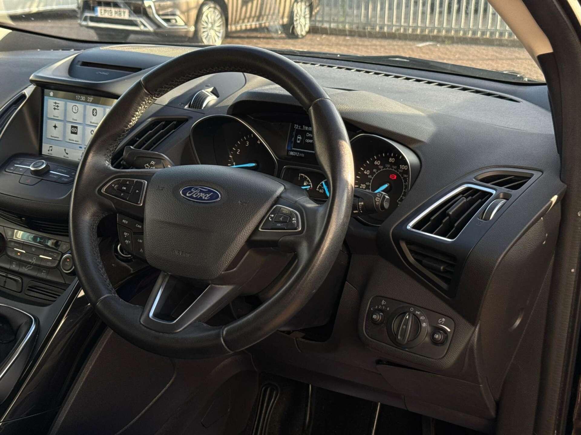 Ford Kuga view 92