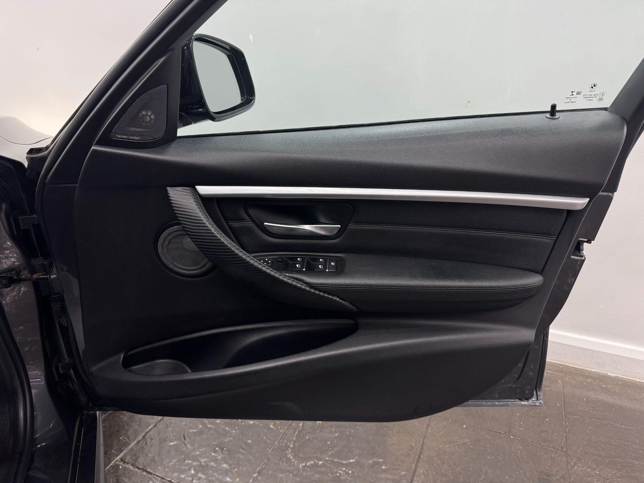 BMW 3 Series view 24