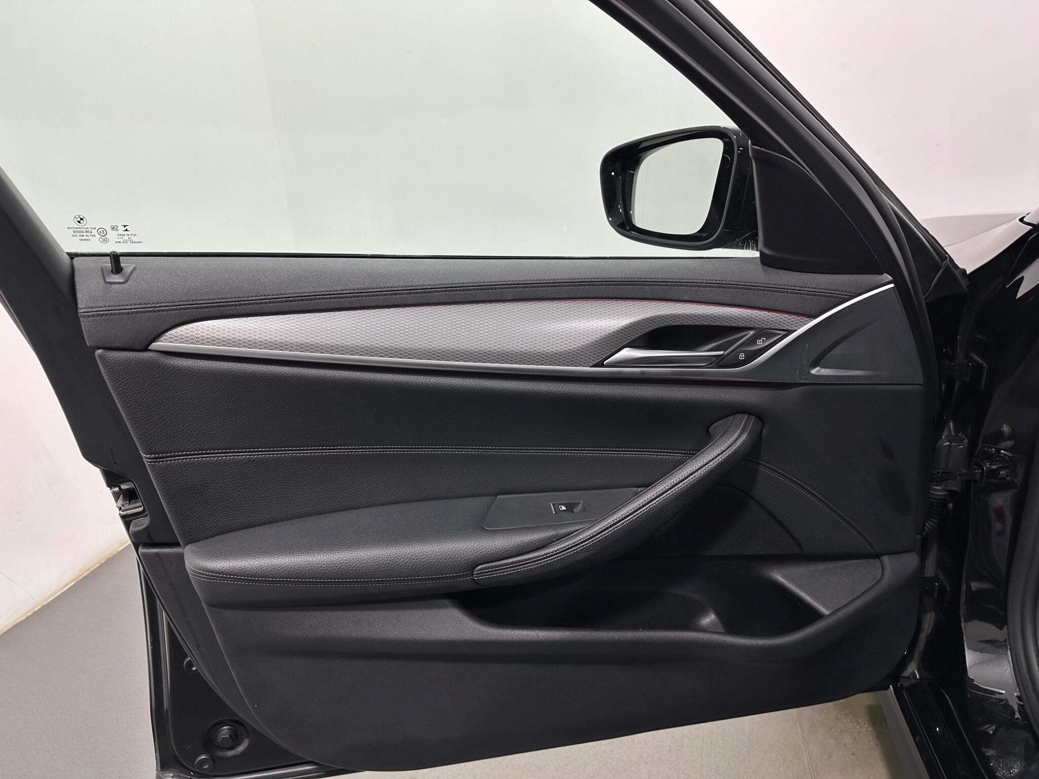 BMW 5 Series view 39