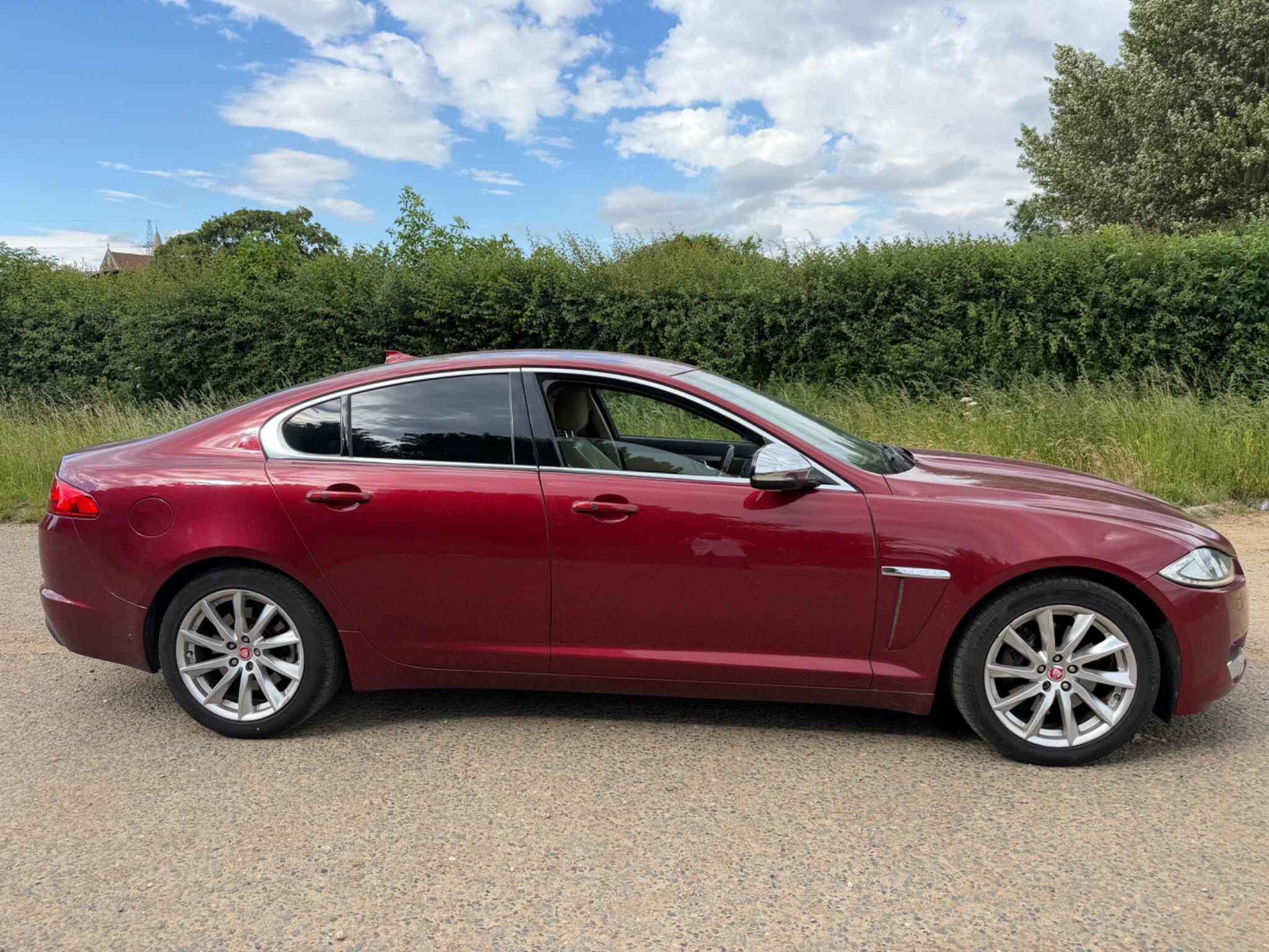 Jaguar XF view 24