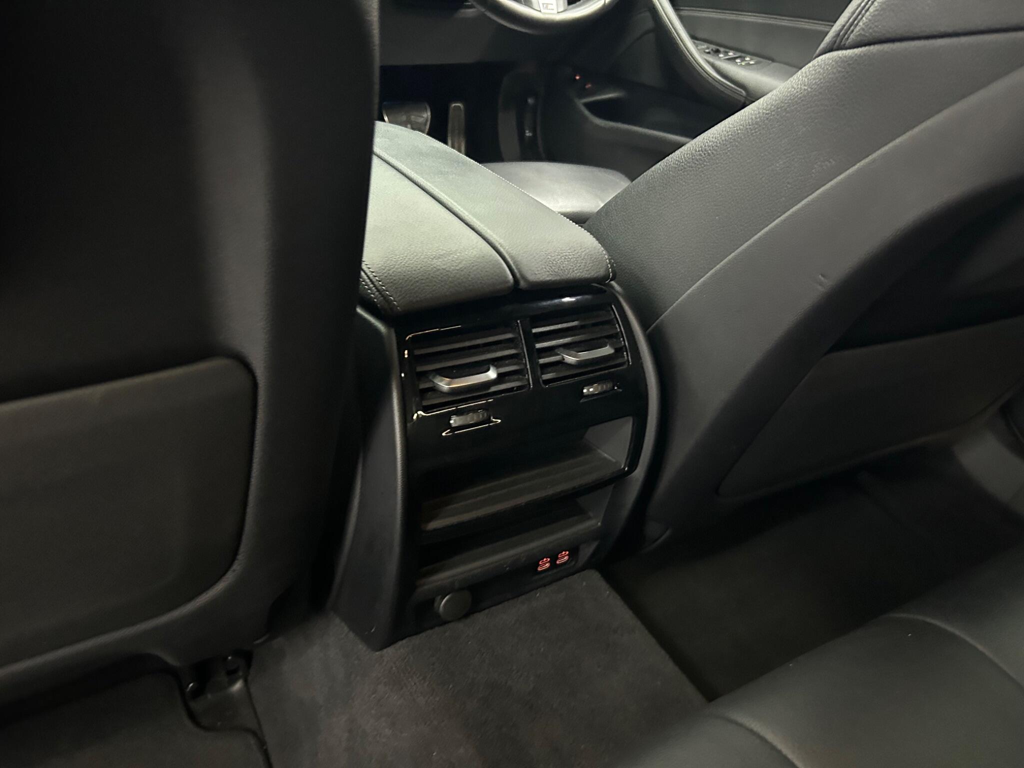 BMW 5 Series view 24