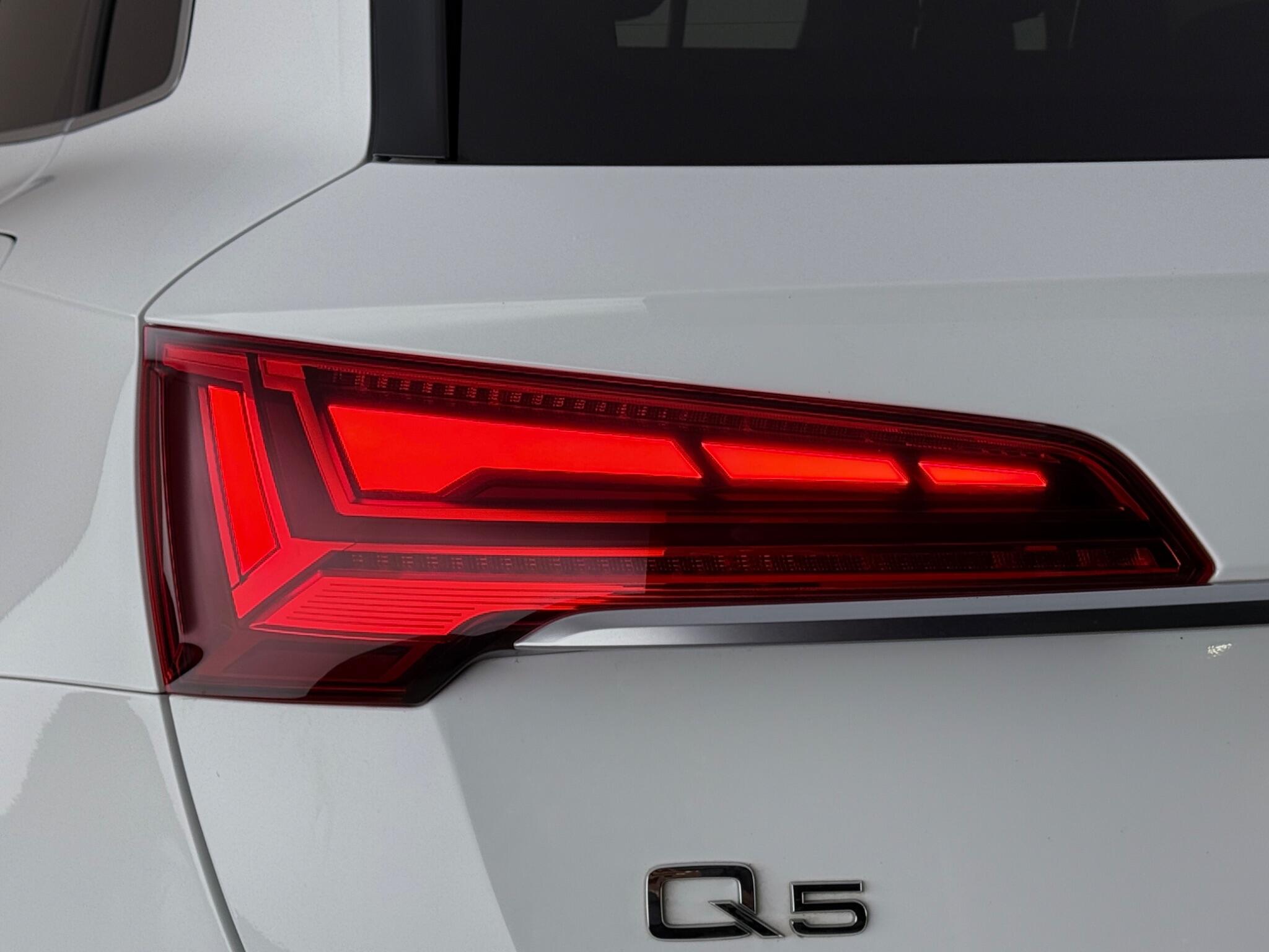 Audi Q5 view 12