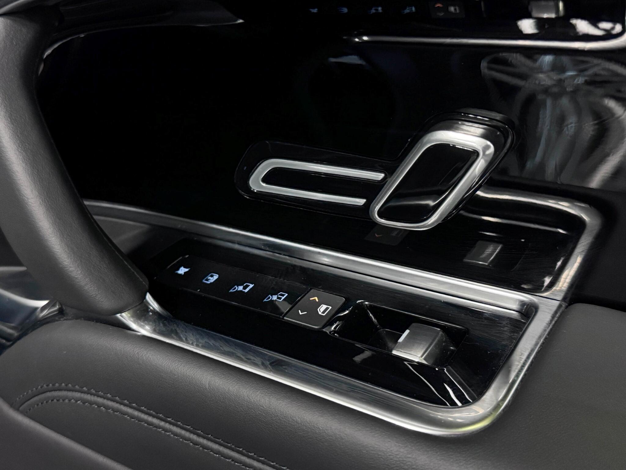 Land Rover Range Rover view 24