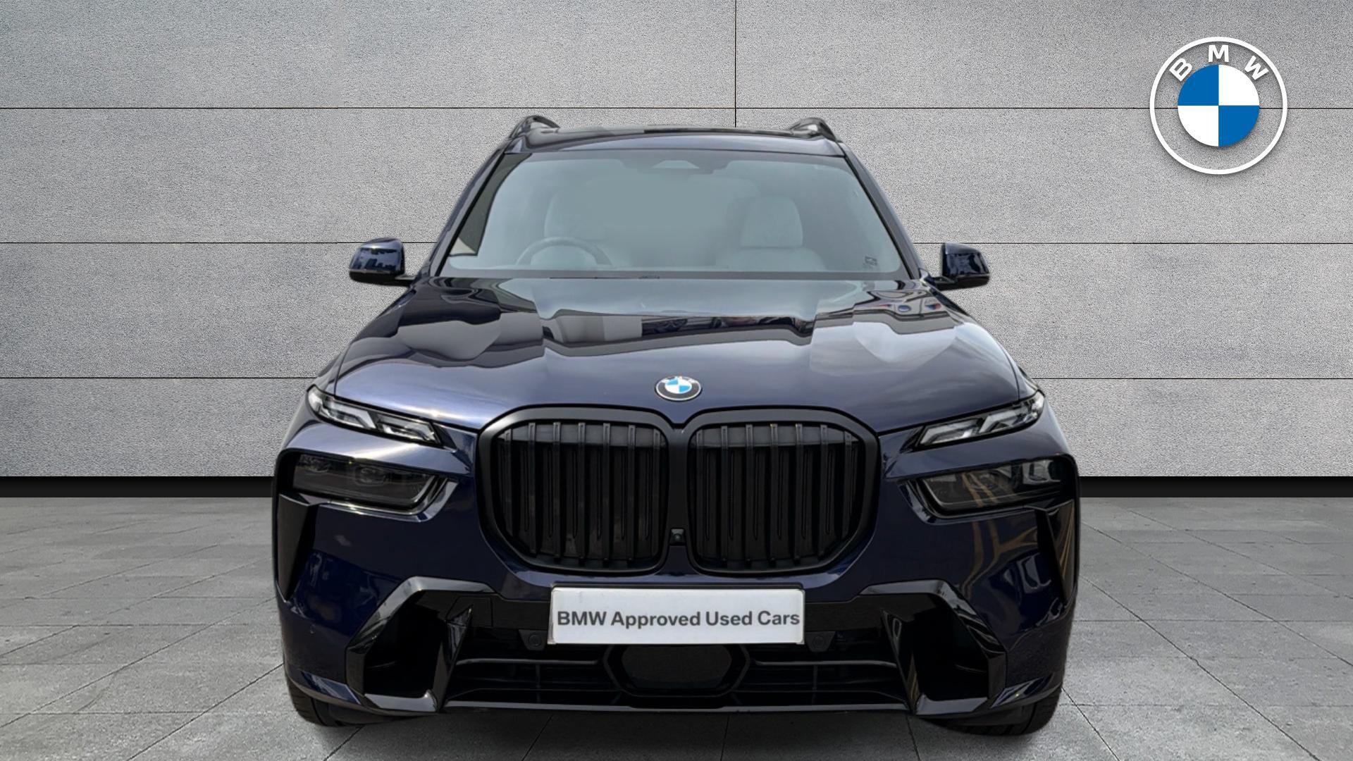 BMW X7 view 16
