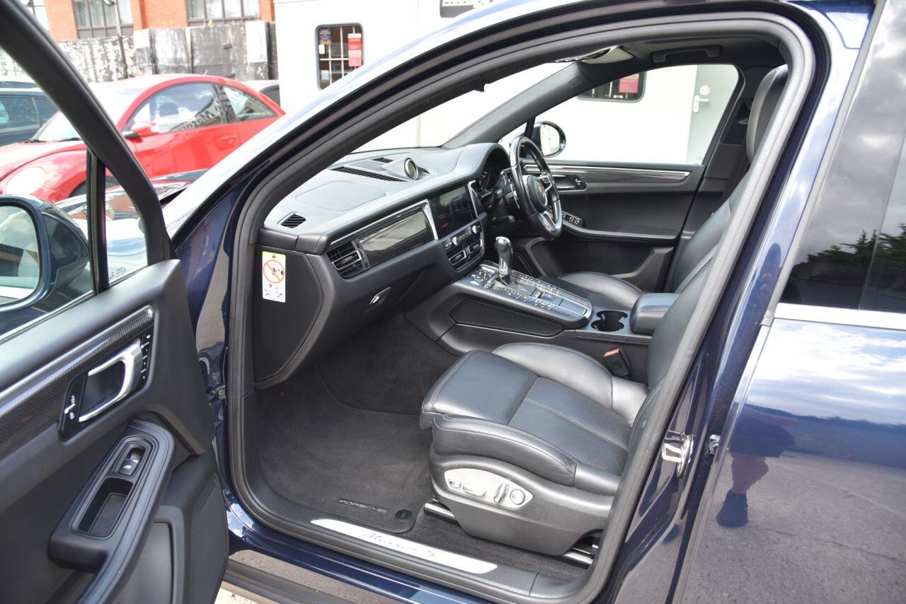 Porsche Macan view 22