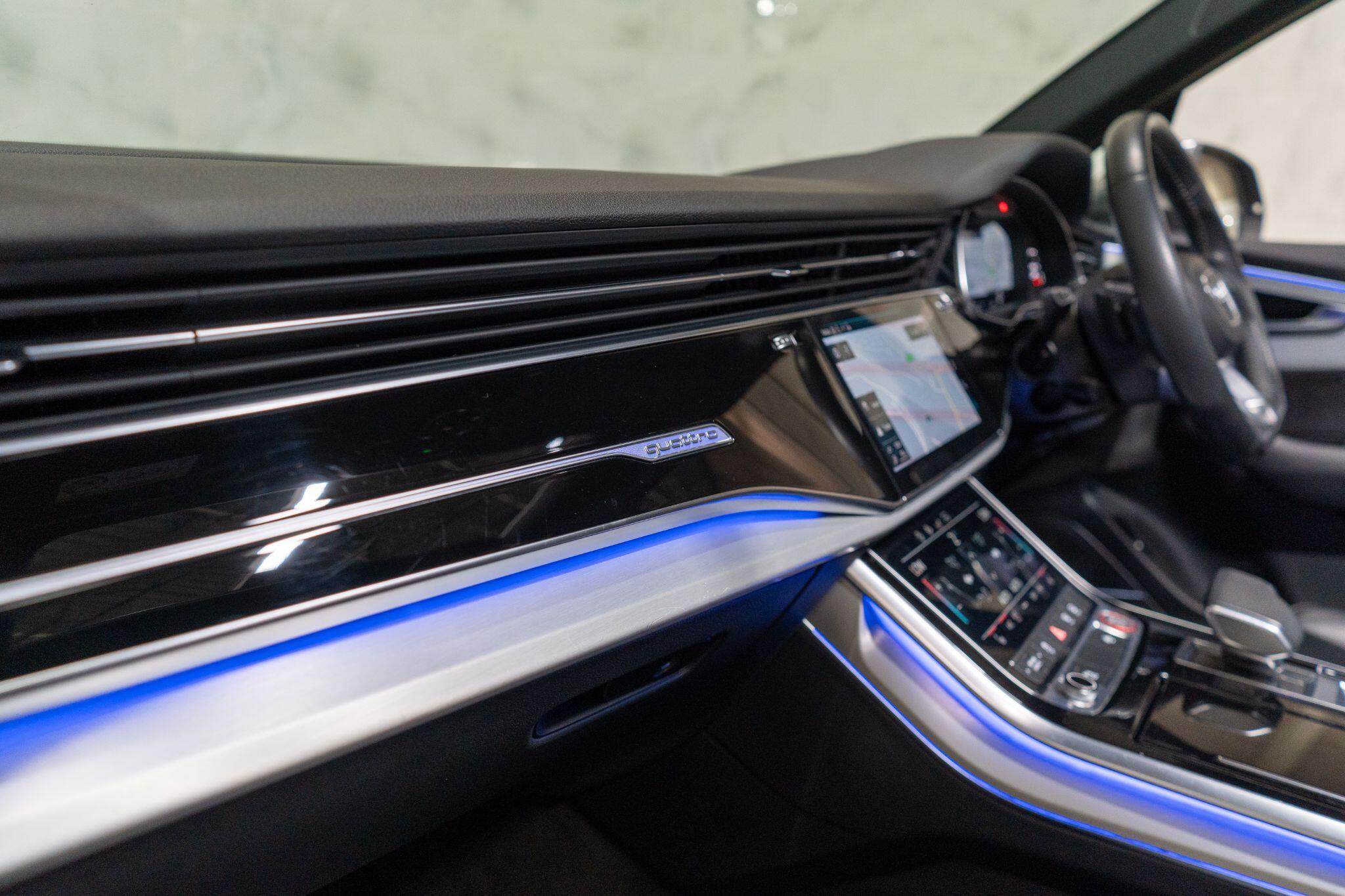 Audi SQ7 view 30
