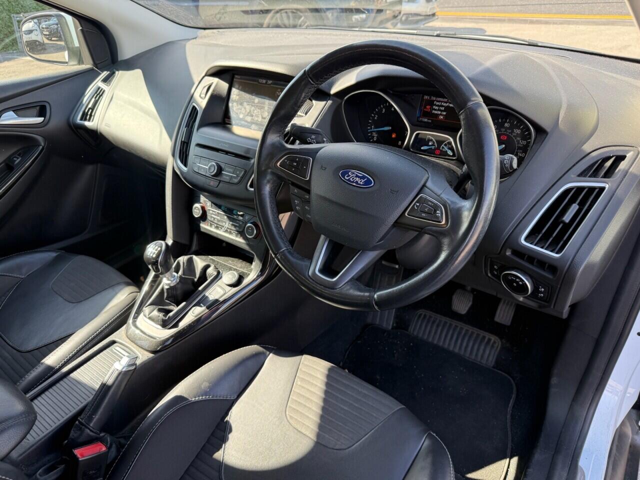 Ford Focus view 13