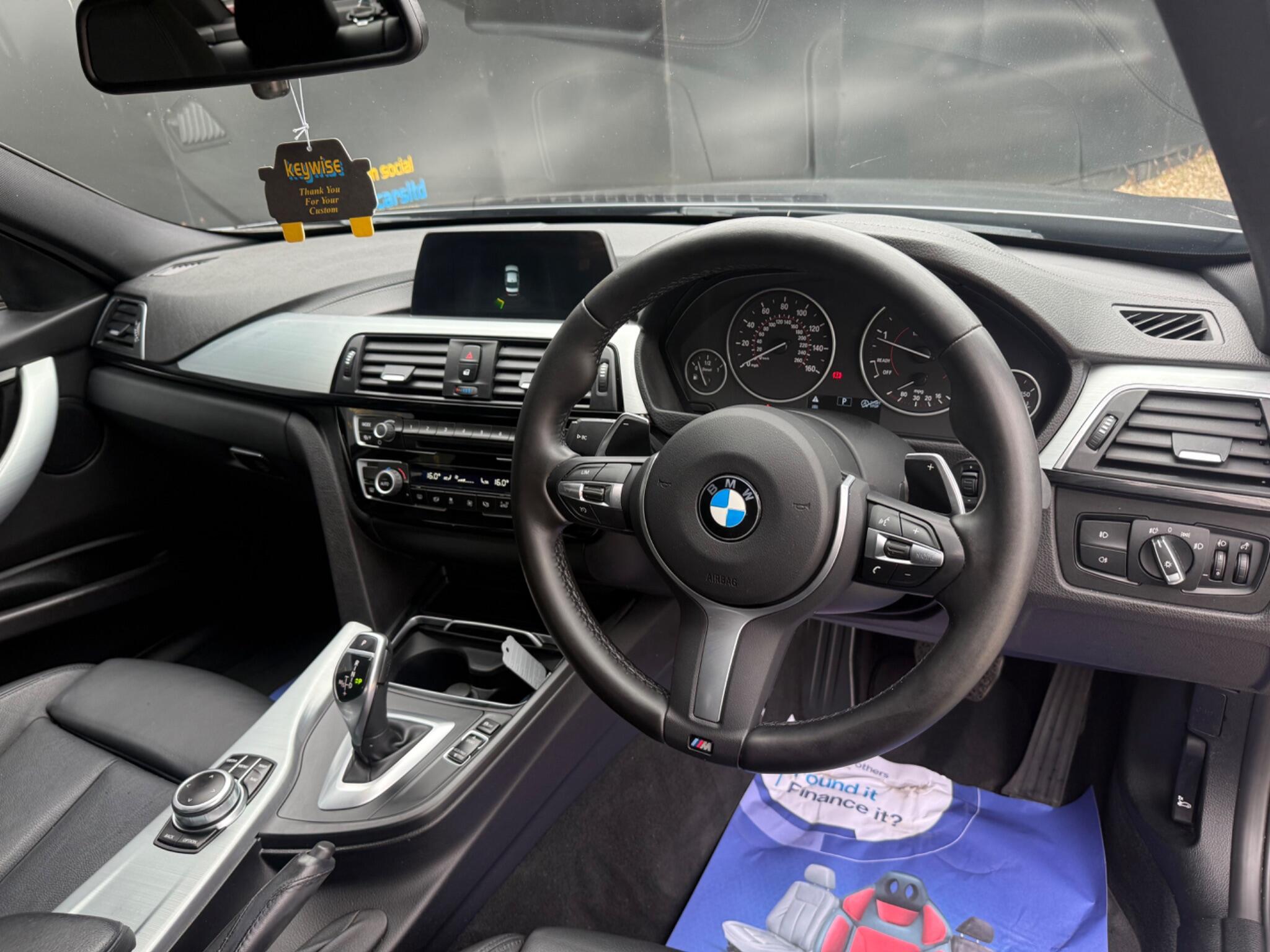 BMW 3 Series view 18