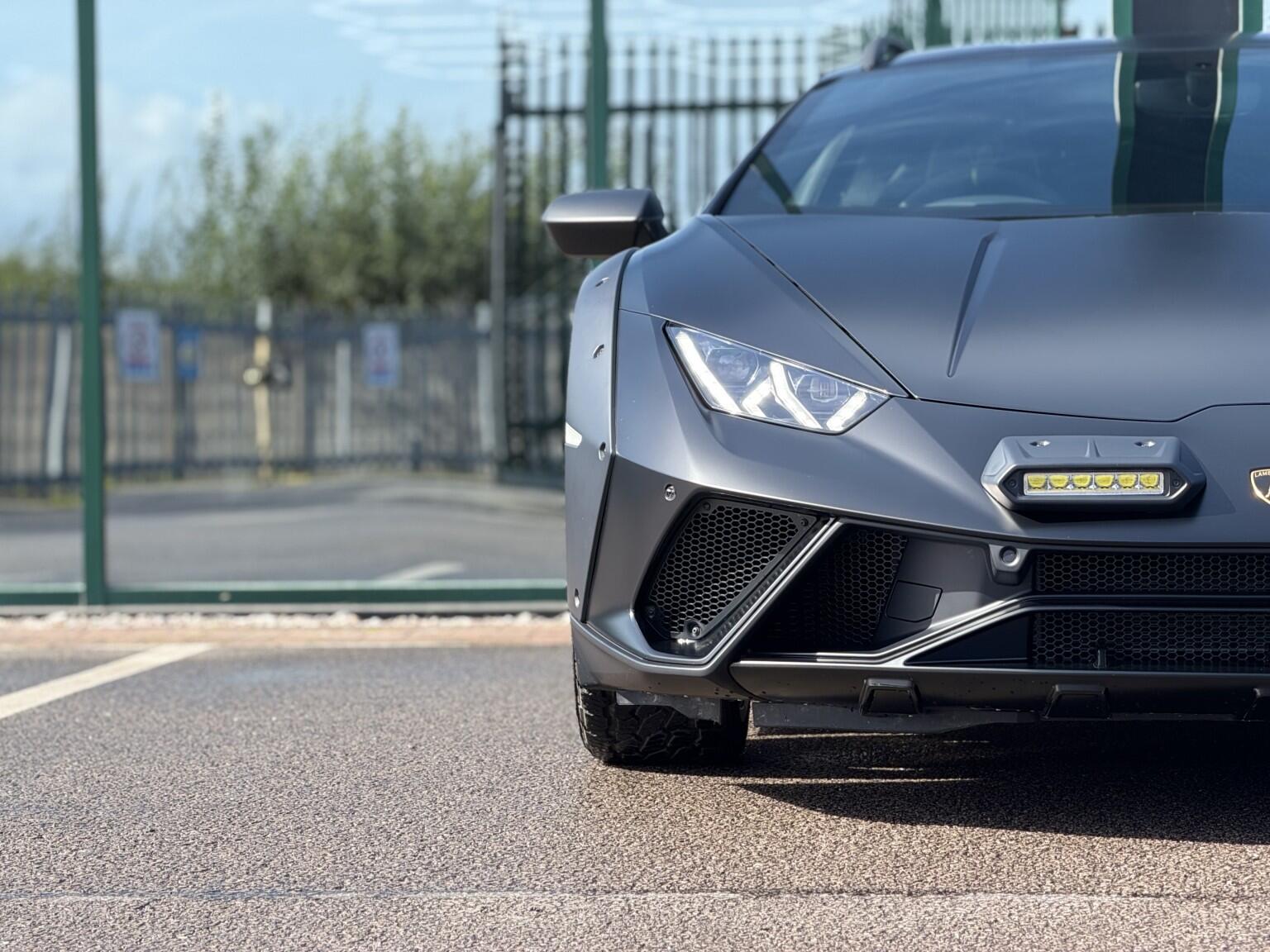 Lamborghini Huracan view 10