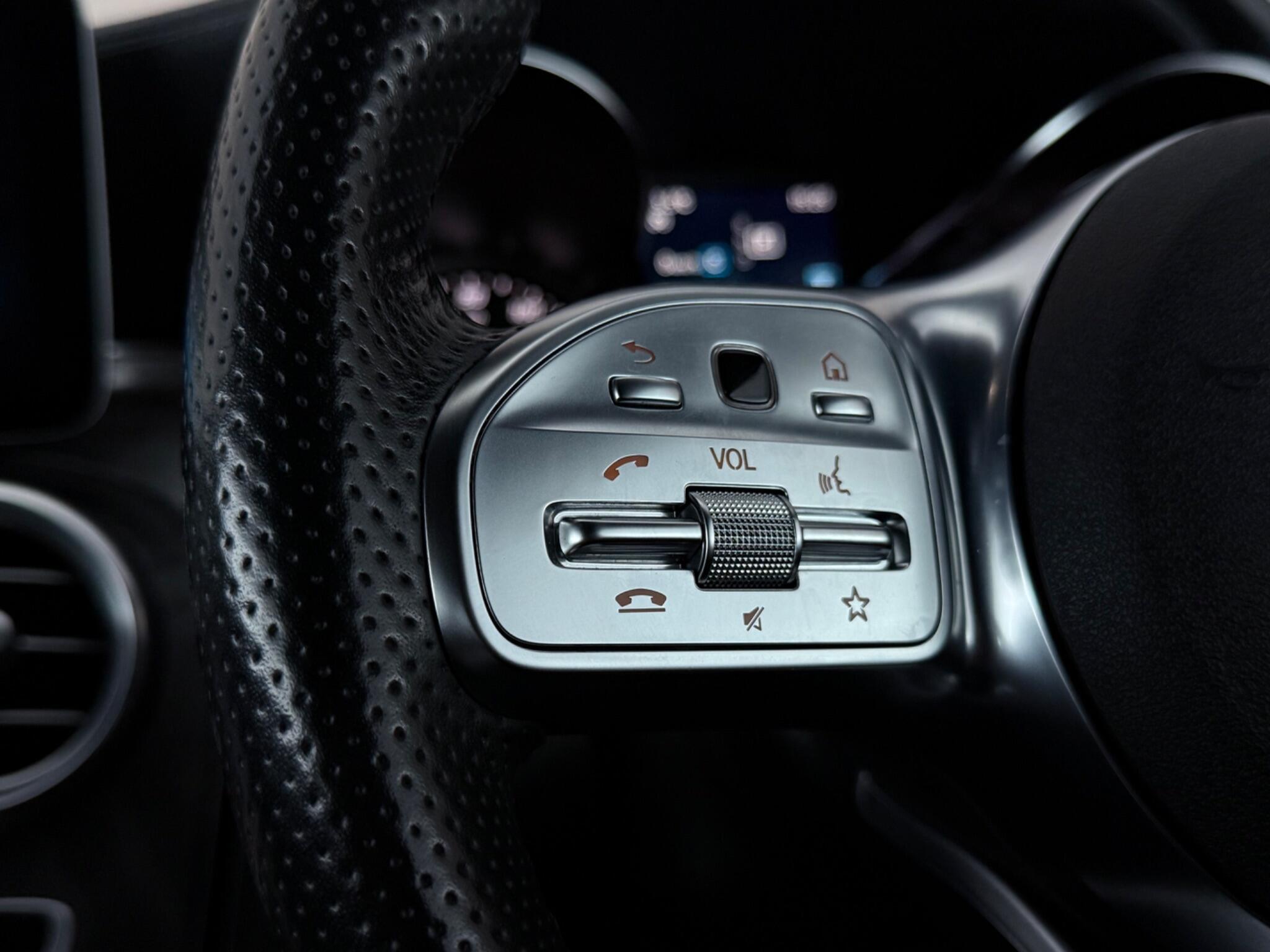 Mercedes-Benz C-Class view 13