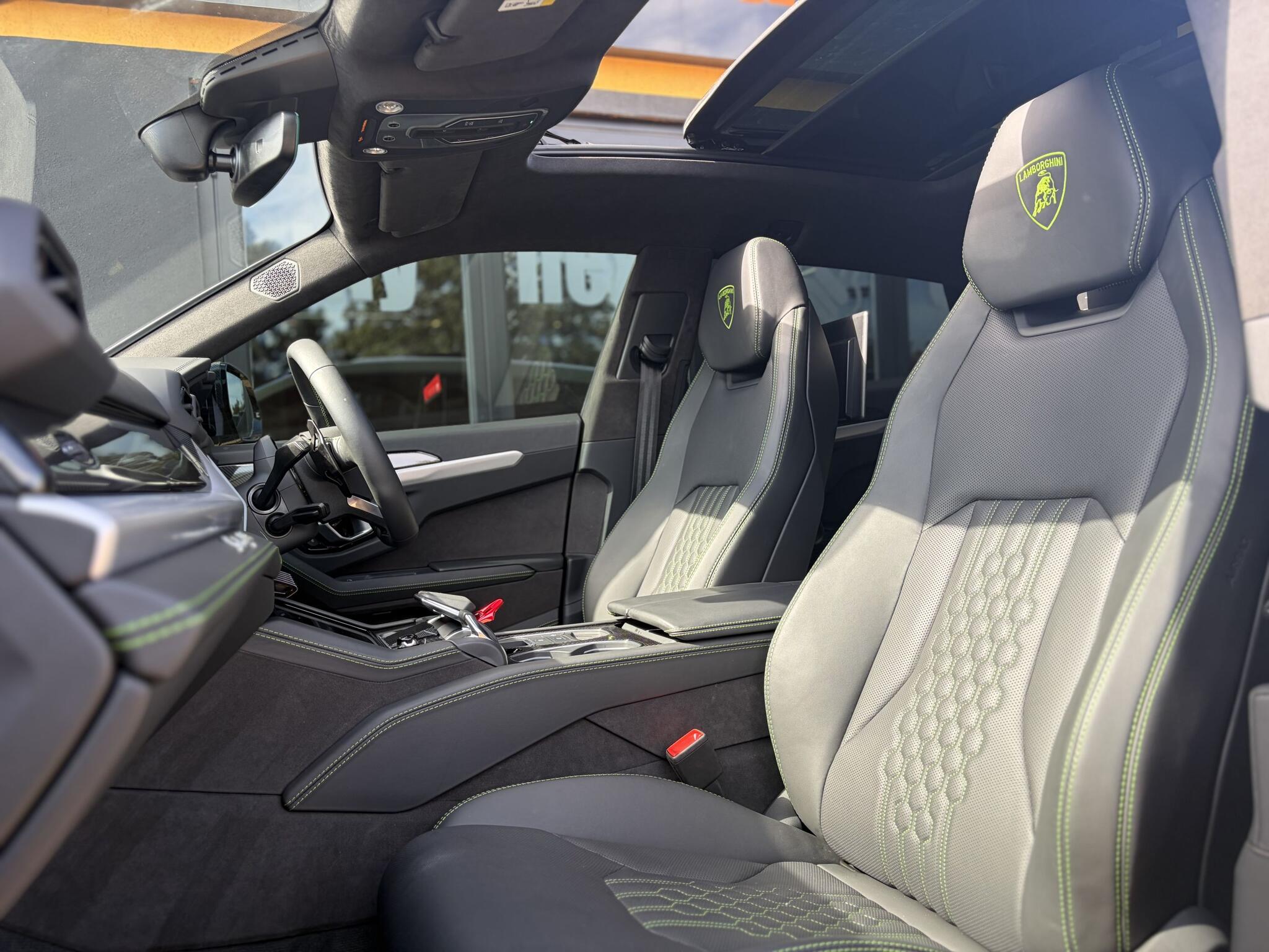 Lamborghini Urus view 28