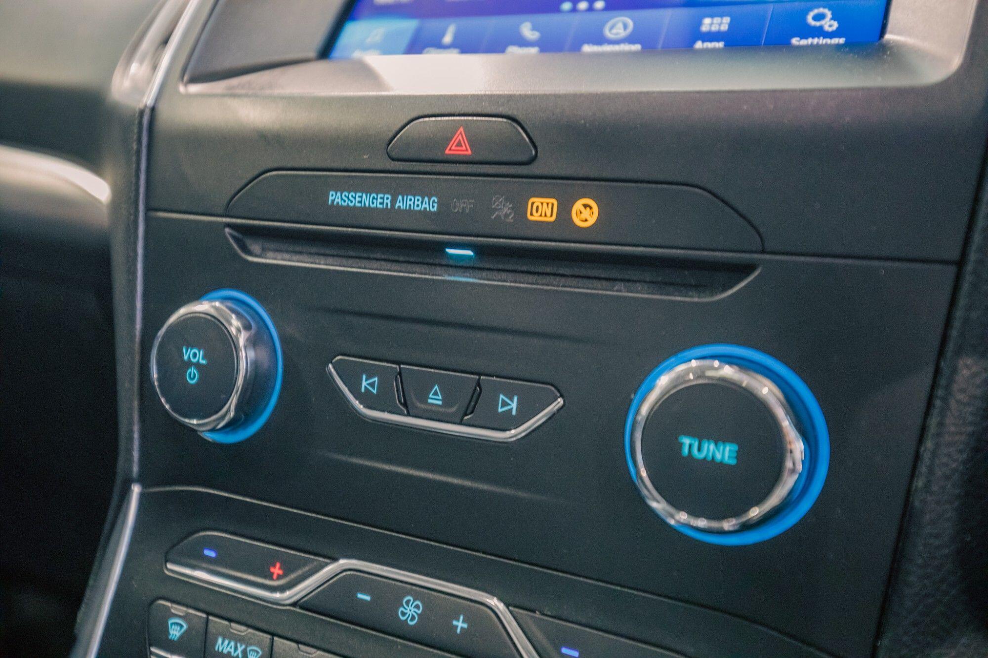 Ford Galaxy view 17