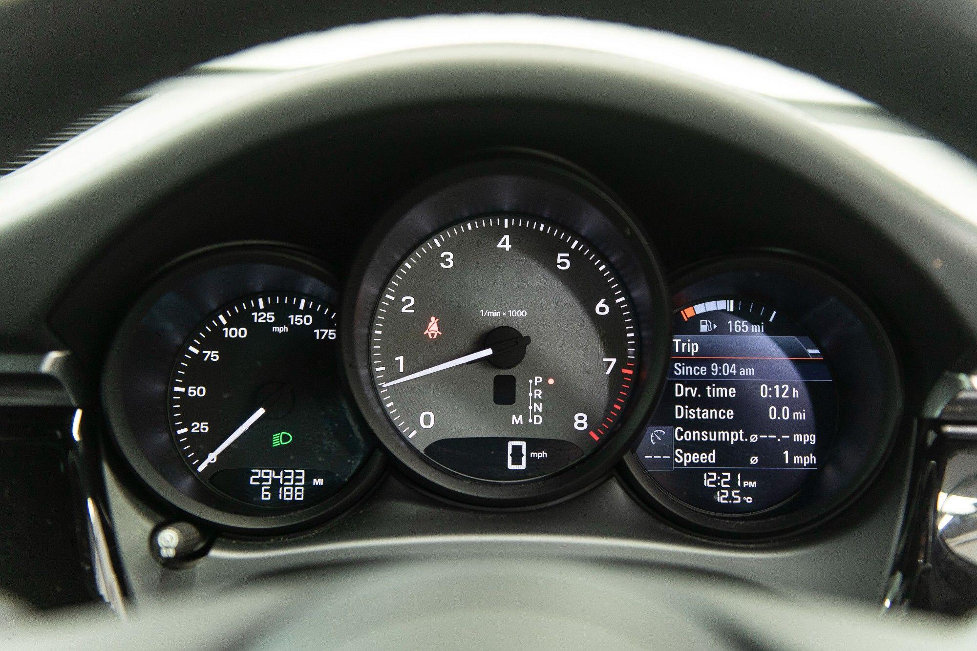 Porsche Macan view 21