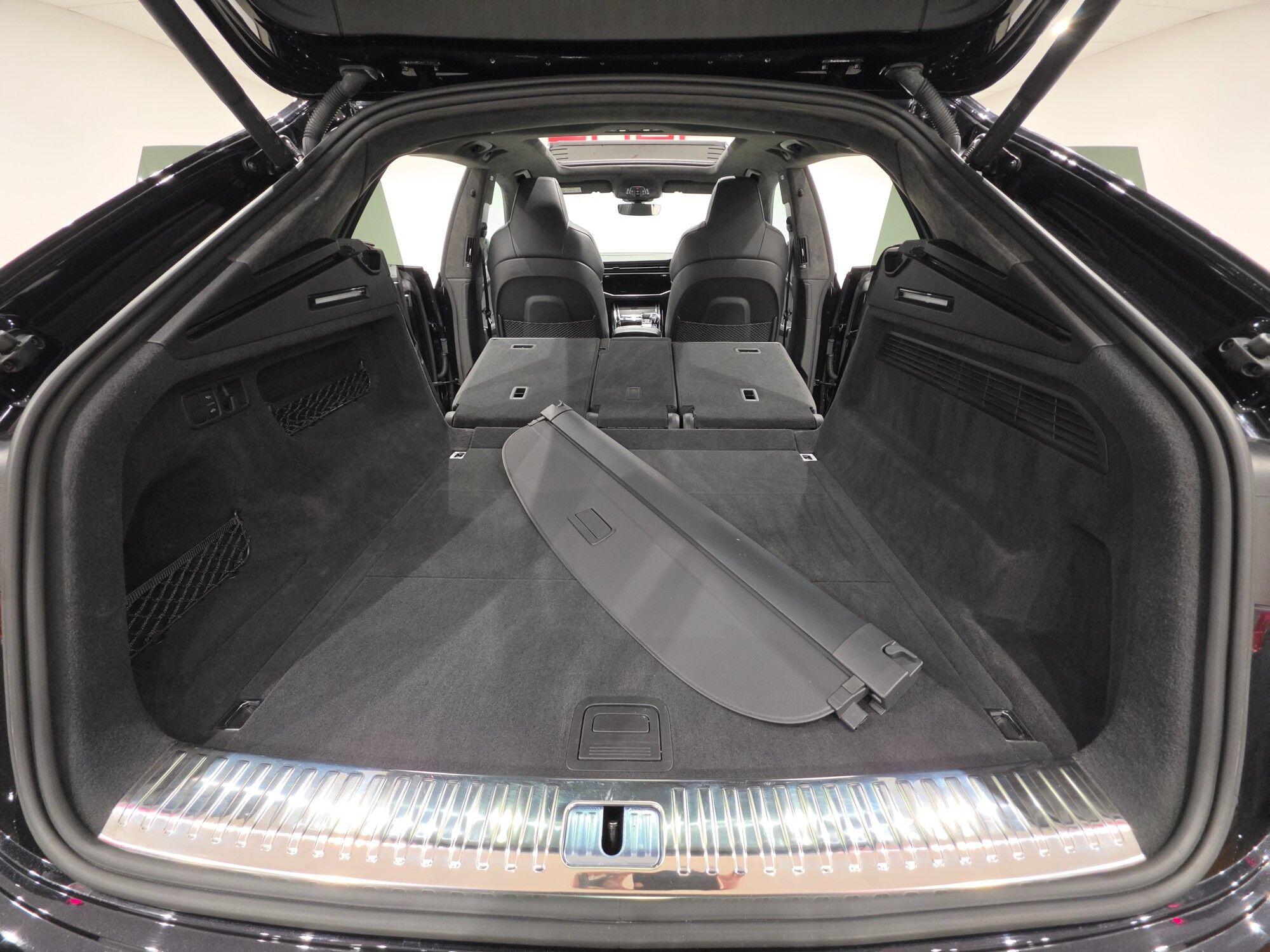 Audi Q8 view 51