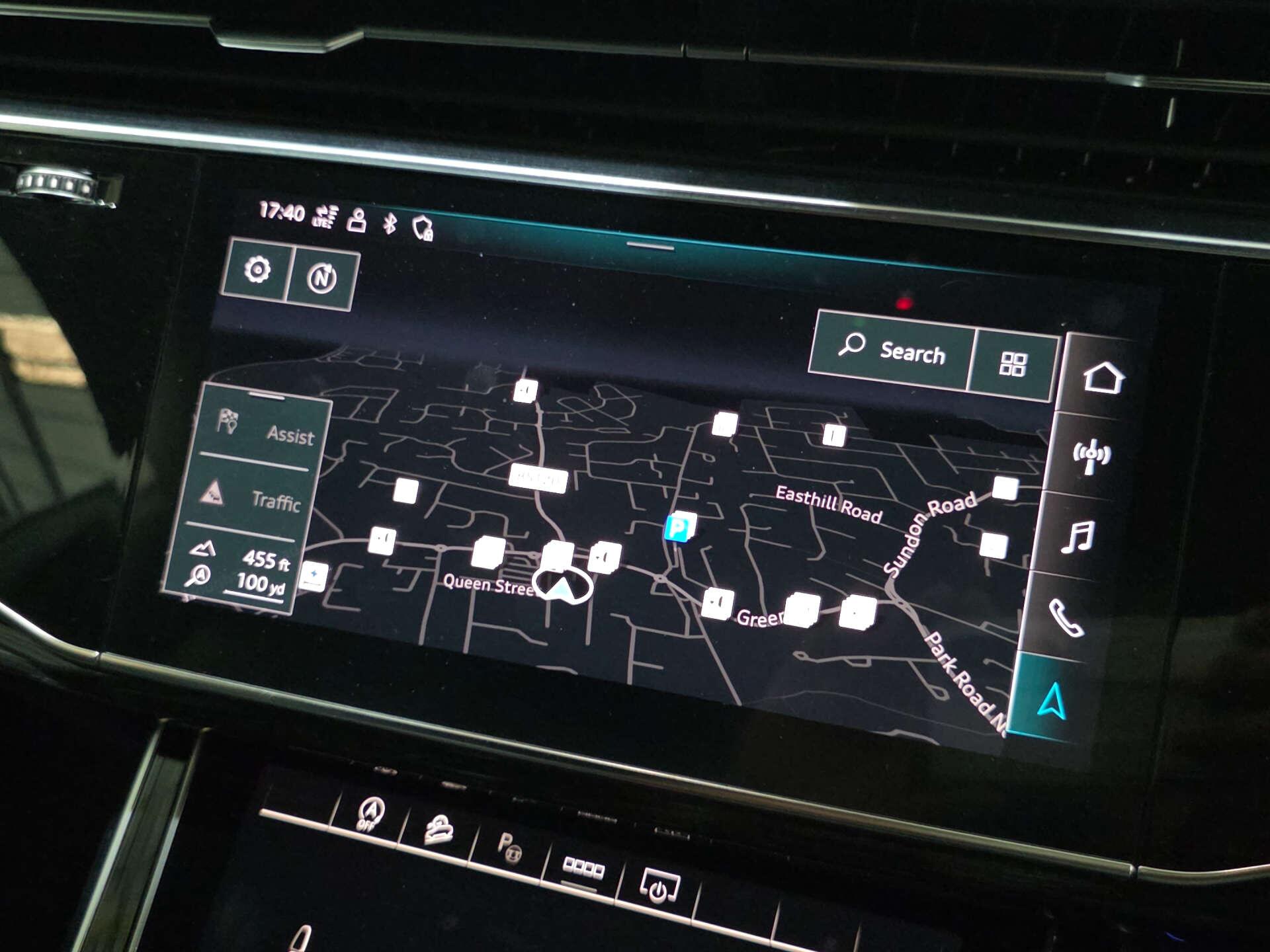 Audi Q8 view 36