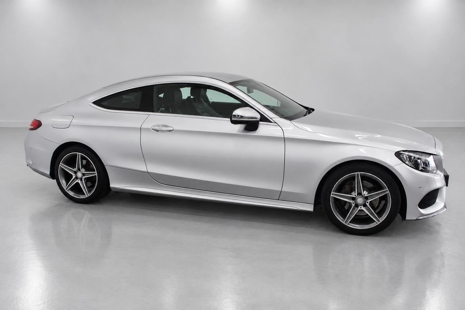 Mercedes-Benz C-Class view 4