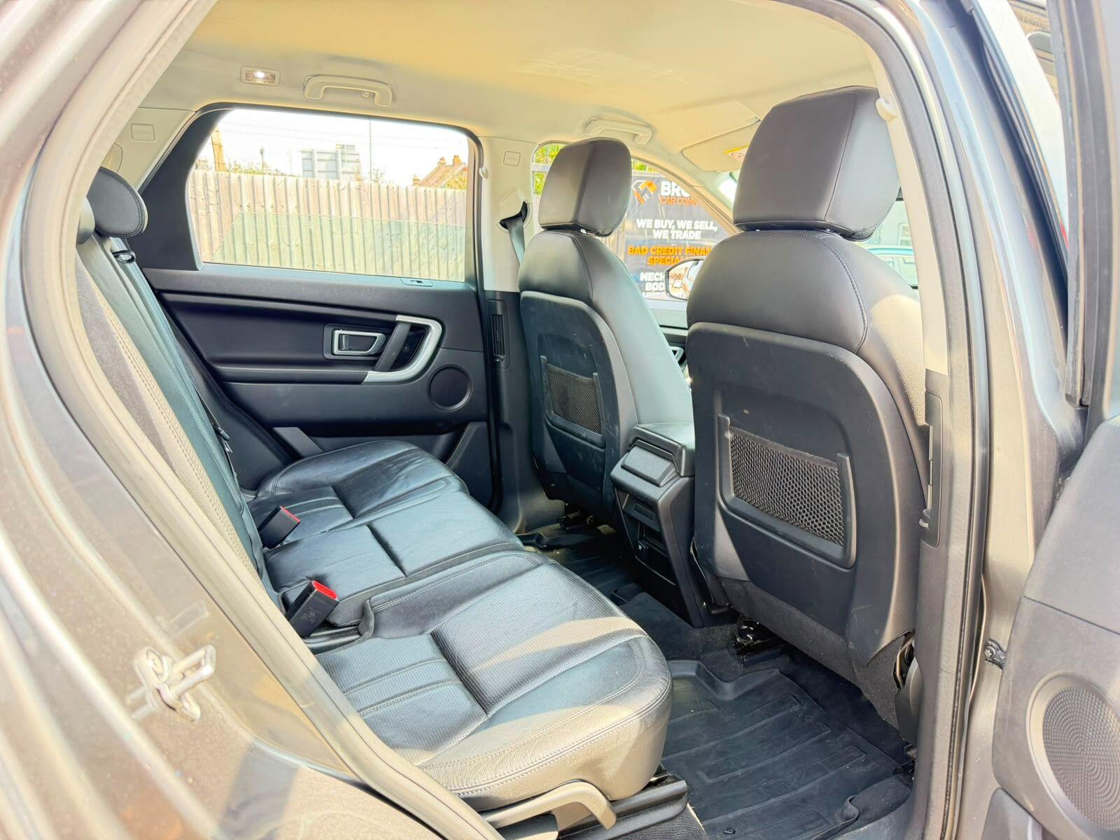 Land Rover Discovery Sport view 14
