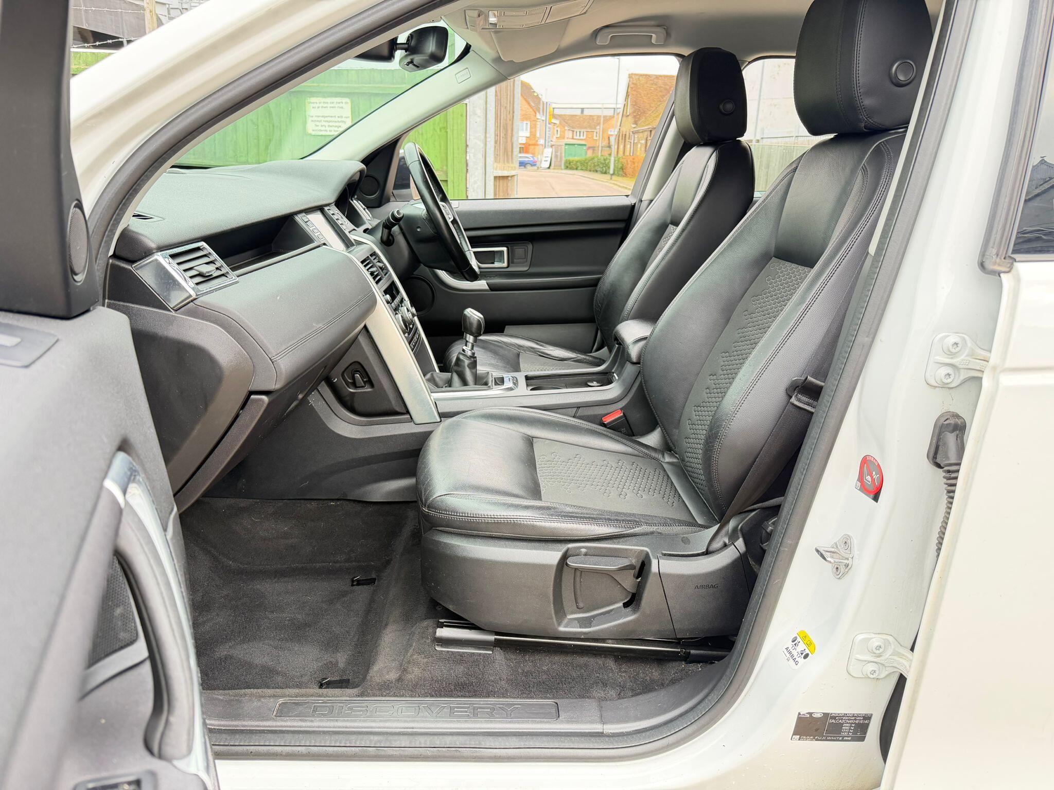 Land Rover Discovery Sport view 28