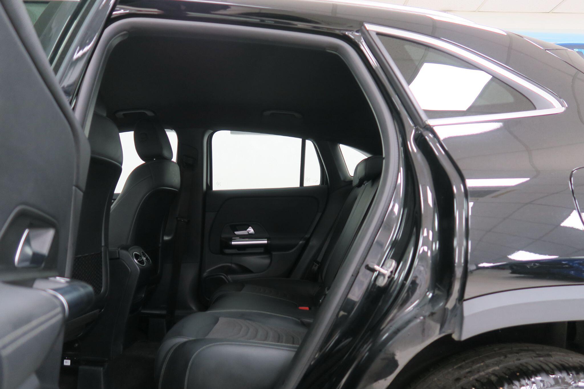 Mercedes-Benz GLA view 11