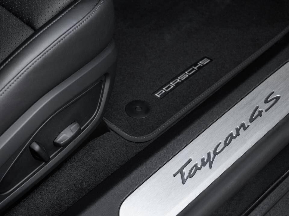 Porsche Taycan view 59