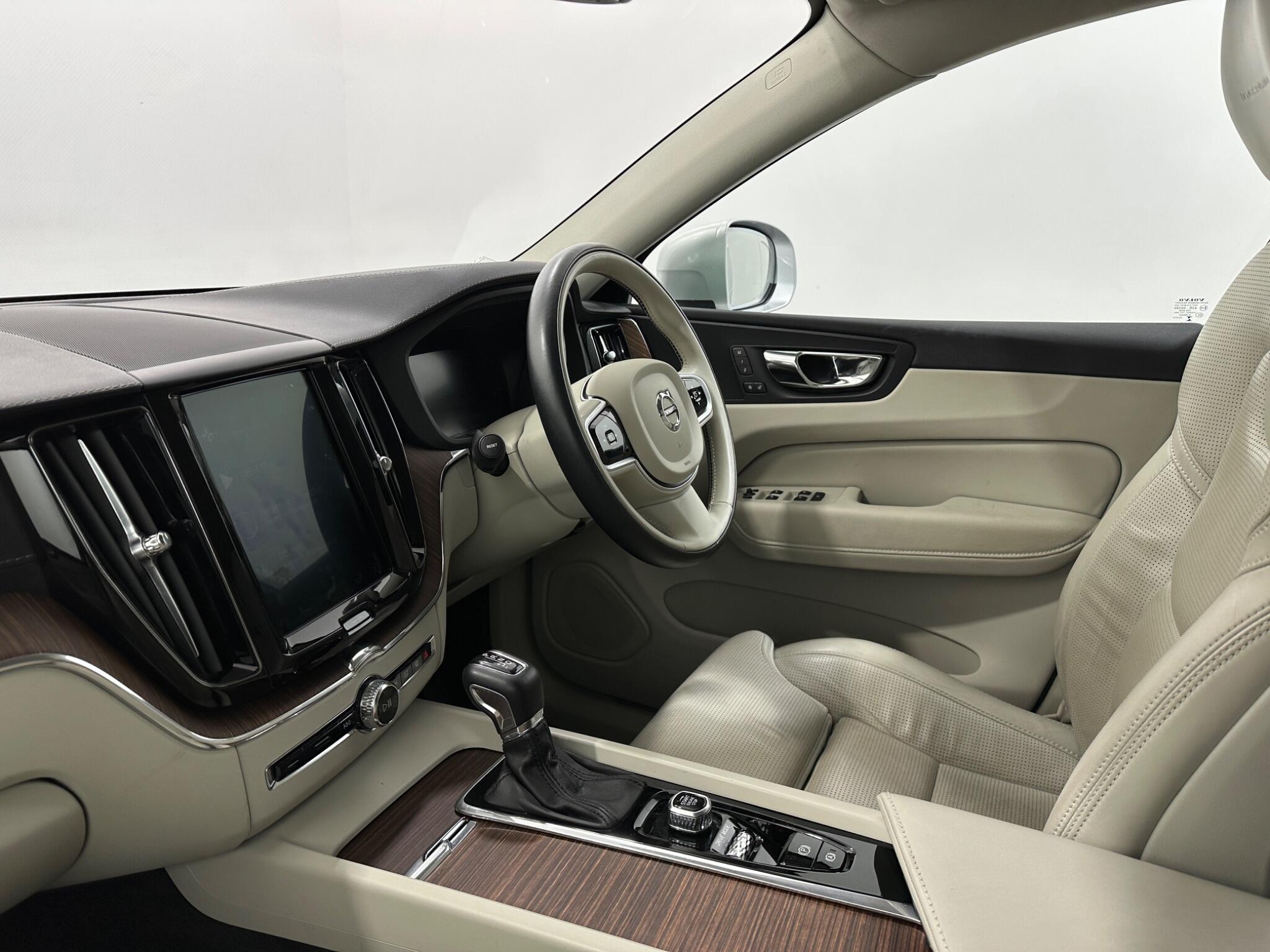Volvo XC60 view 31