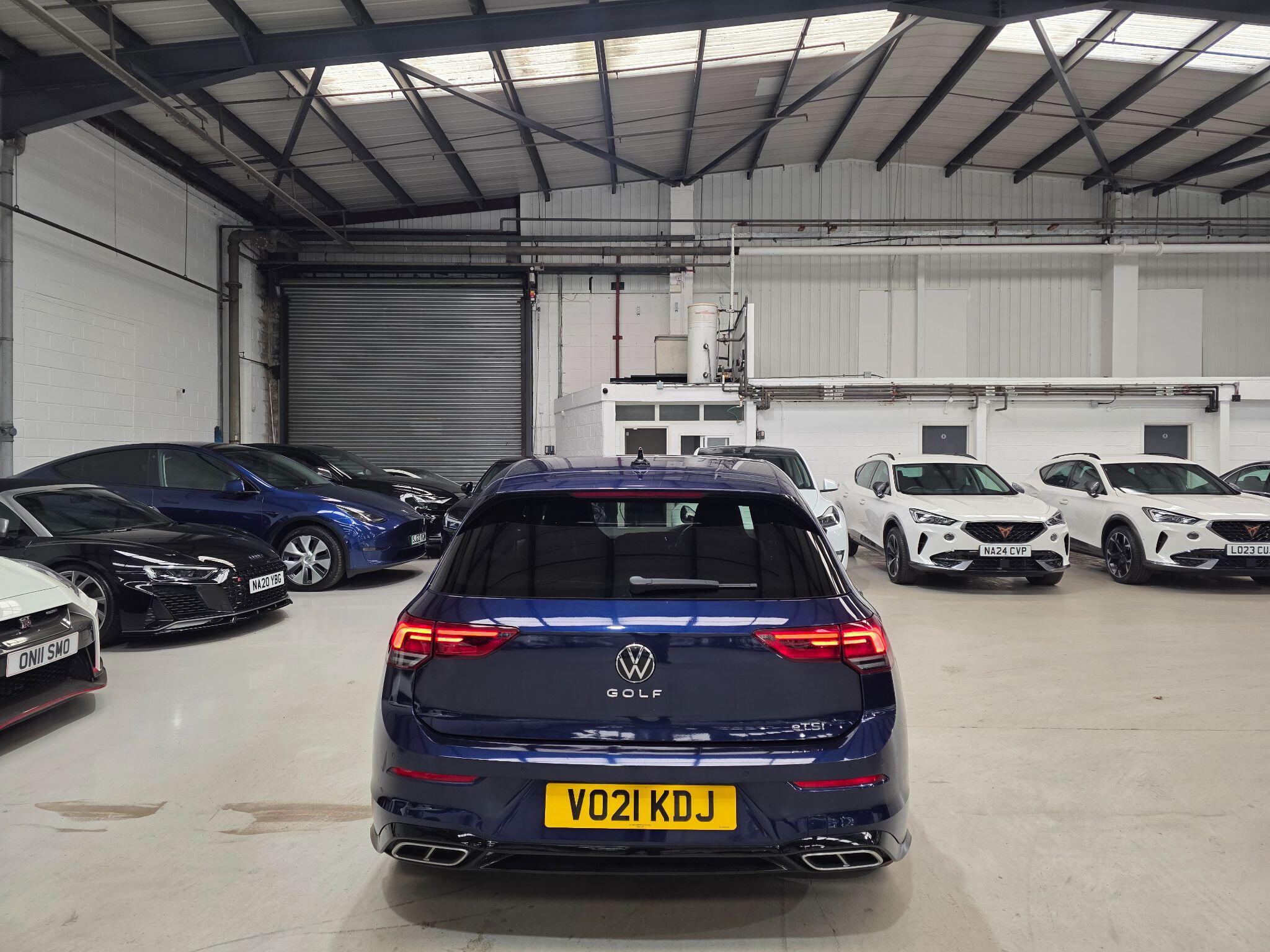 Volkswagen Golf view 4