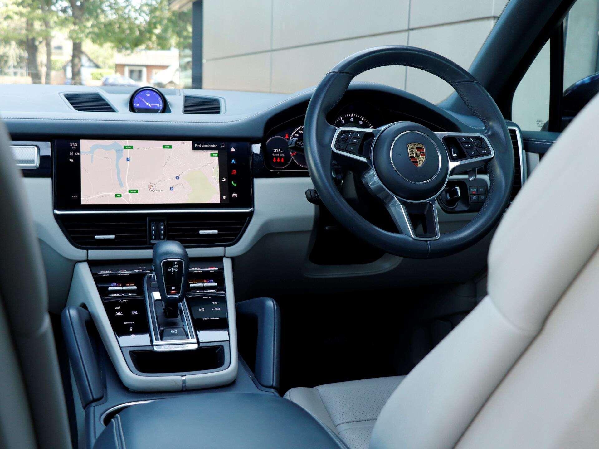 Porsche Cayenne view 12