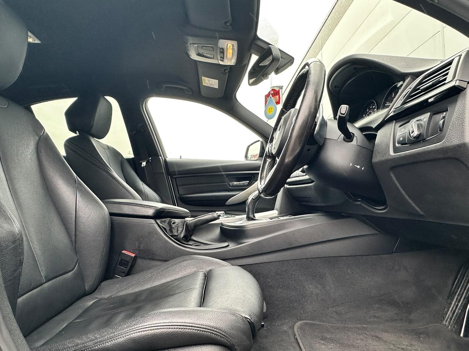 BMW 3 Series view 28