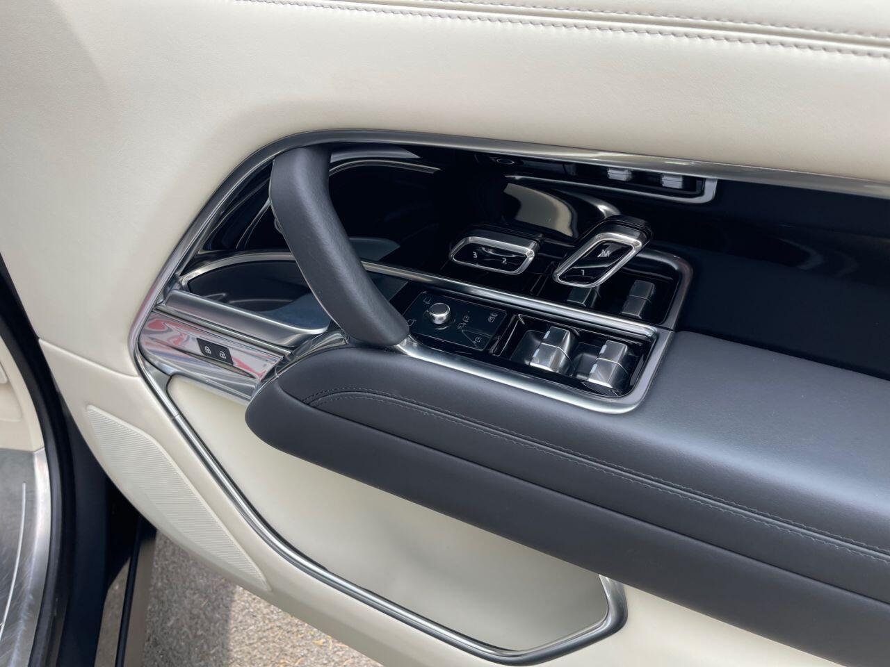 Land Rover Range Rover view 26