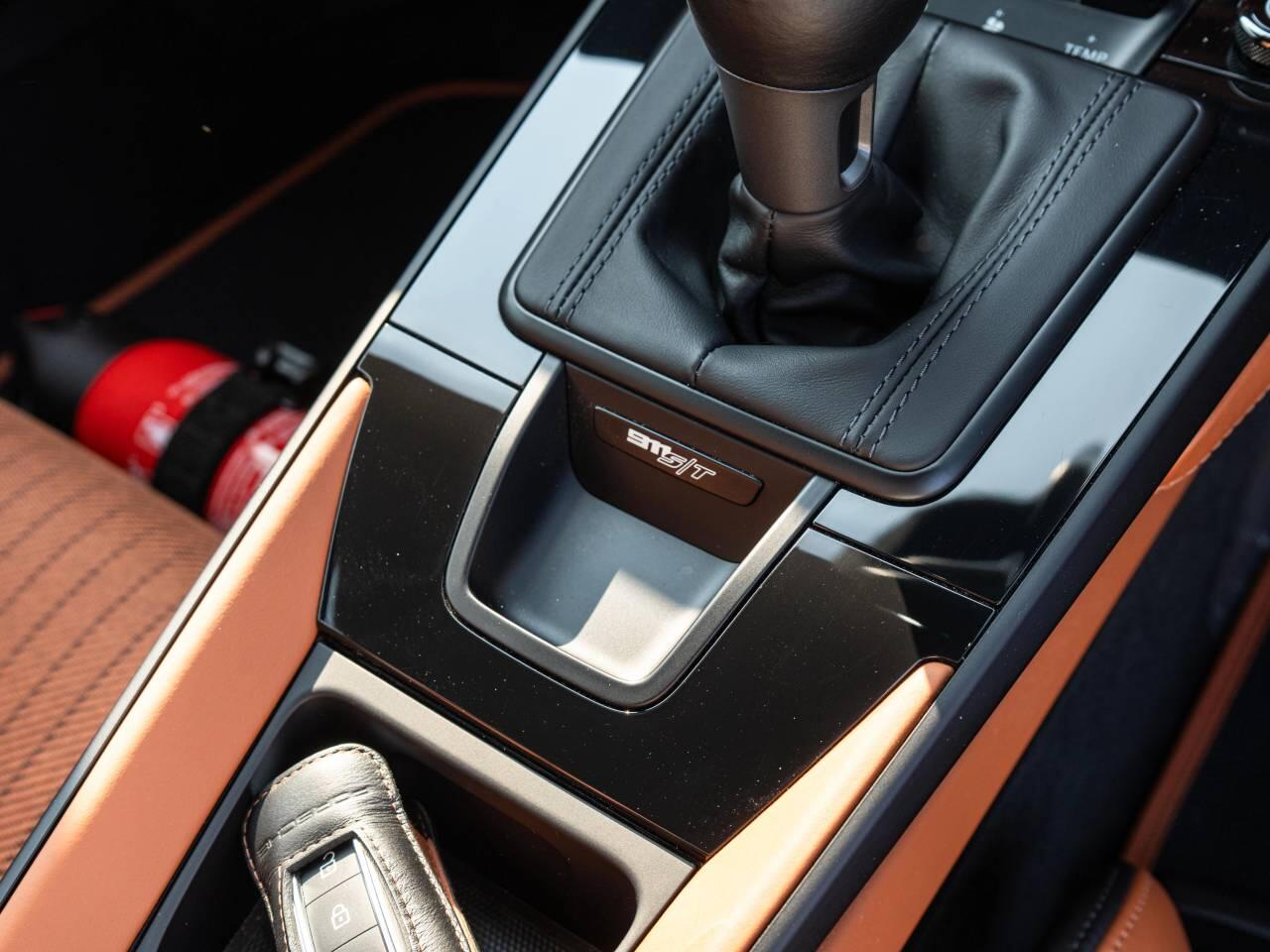 Porsche 911 view 35