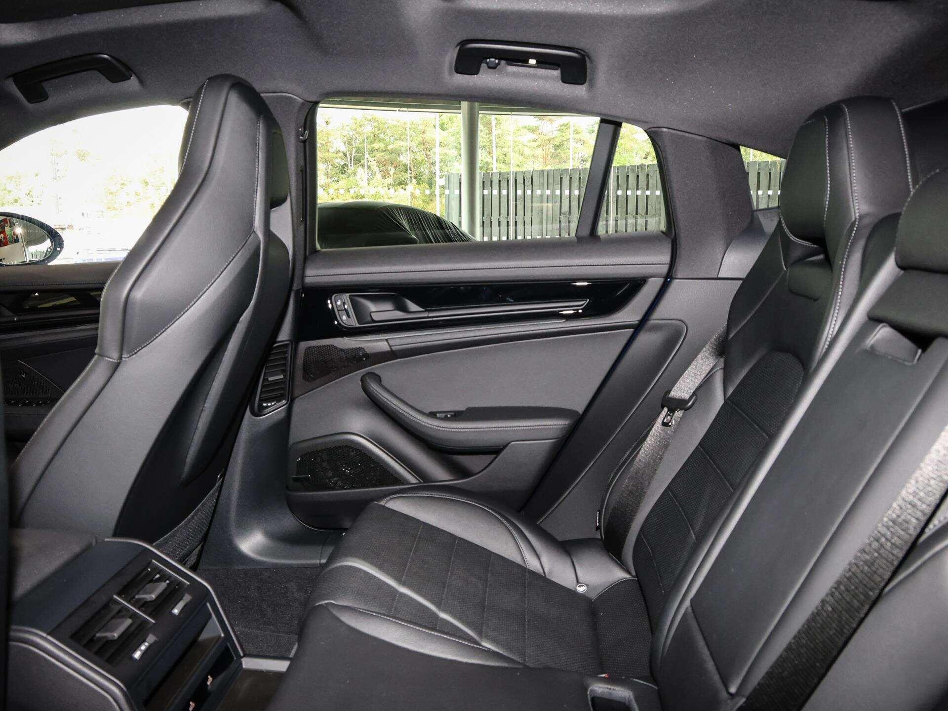 Porsche Panamera view 12