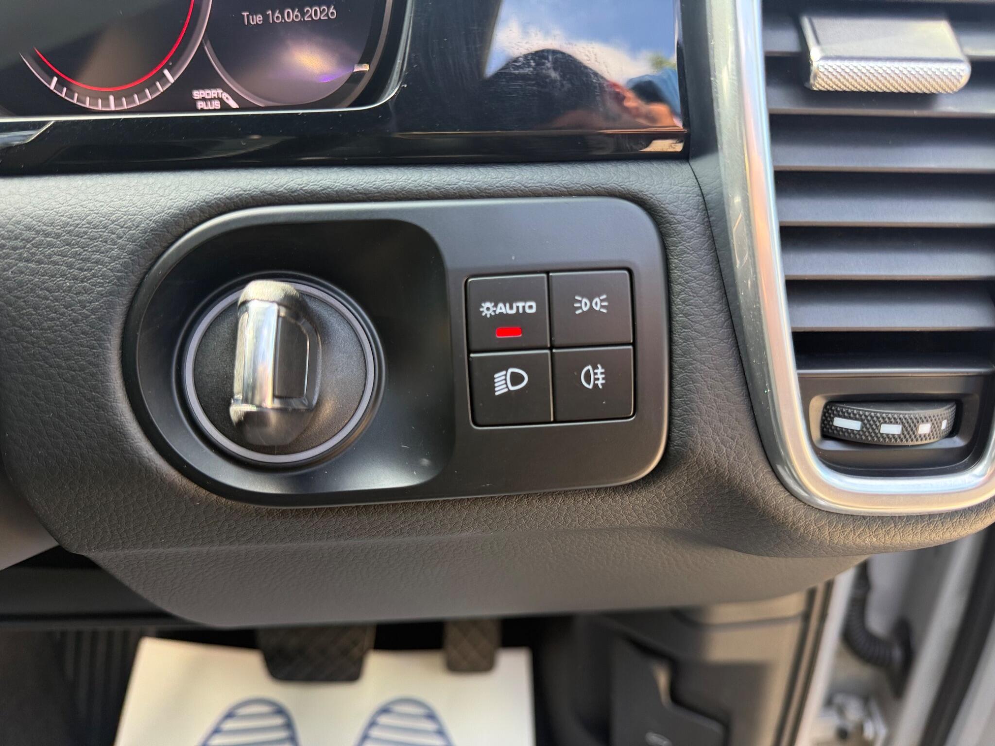 Porsche Cayenne view 23