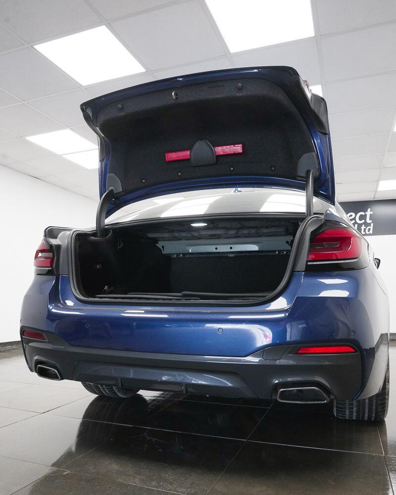 BMW 5 Series view 8