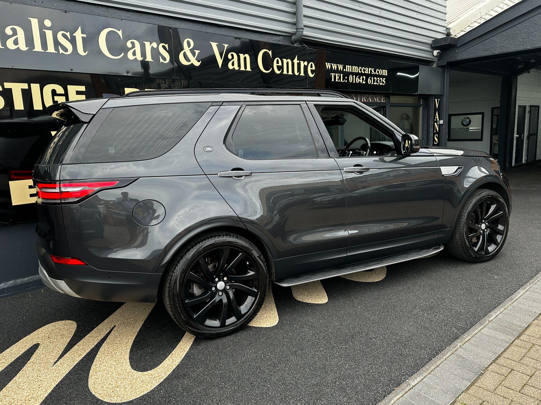 Land Rover Discovery view 4