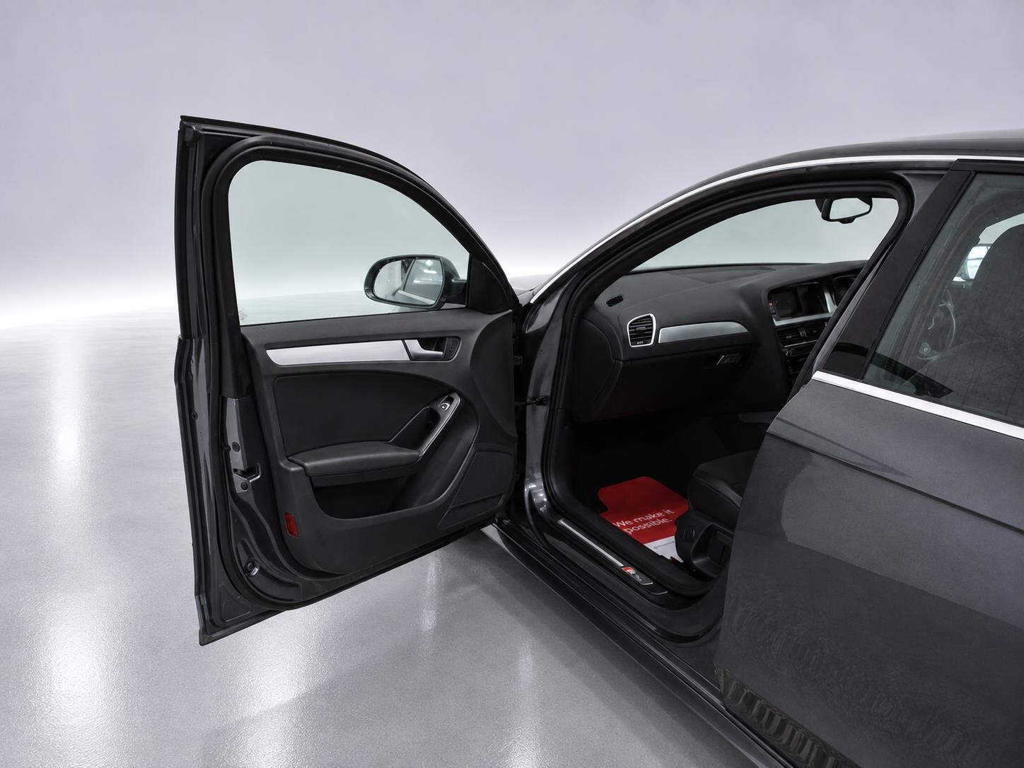 Audi A4 view 24