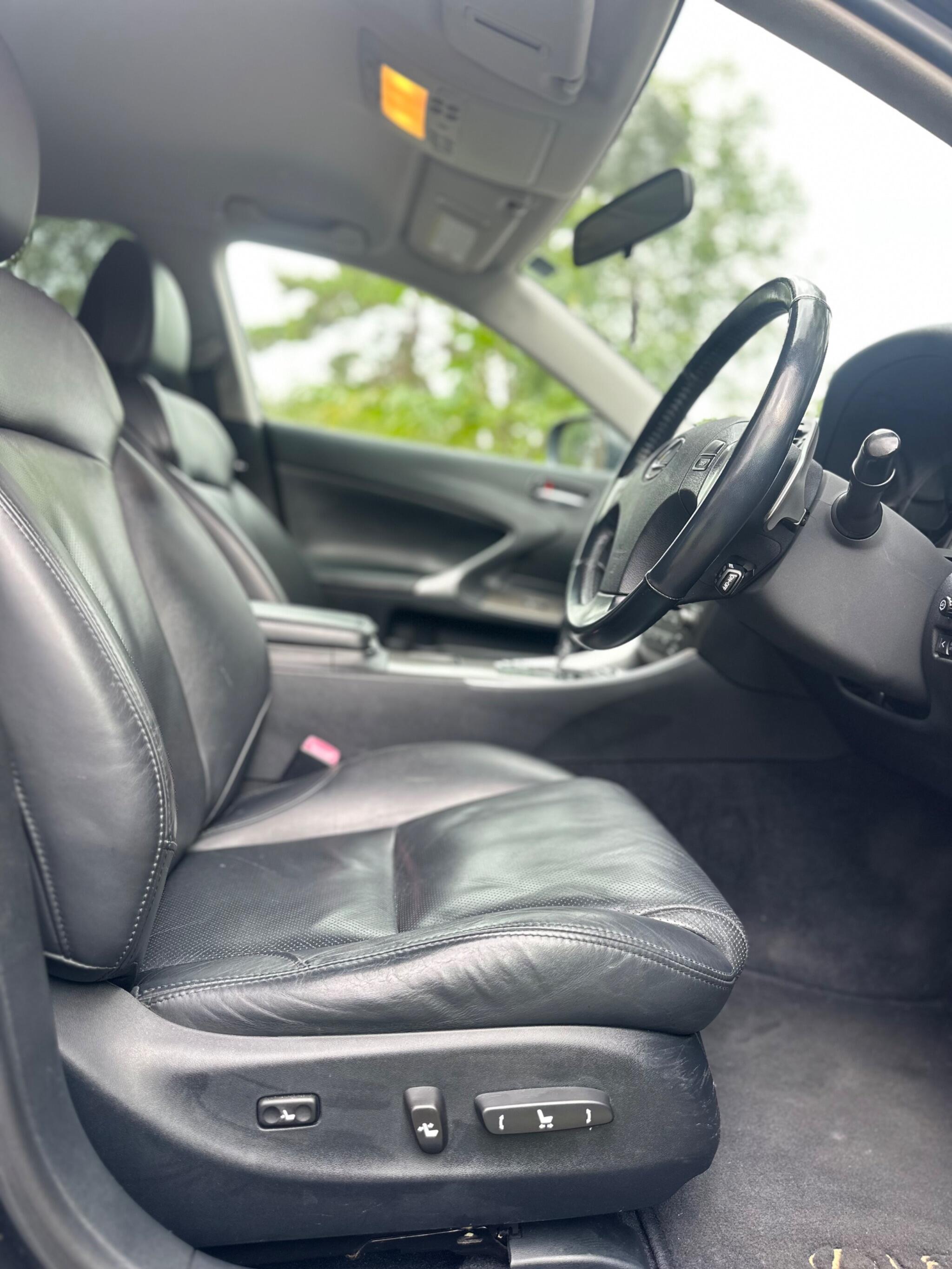 2008 Lexus IS image 17