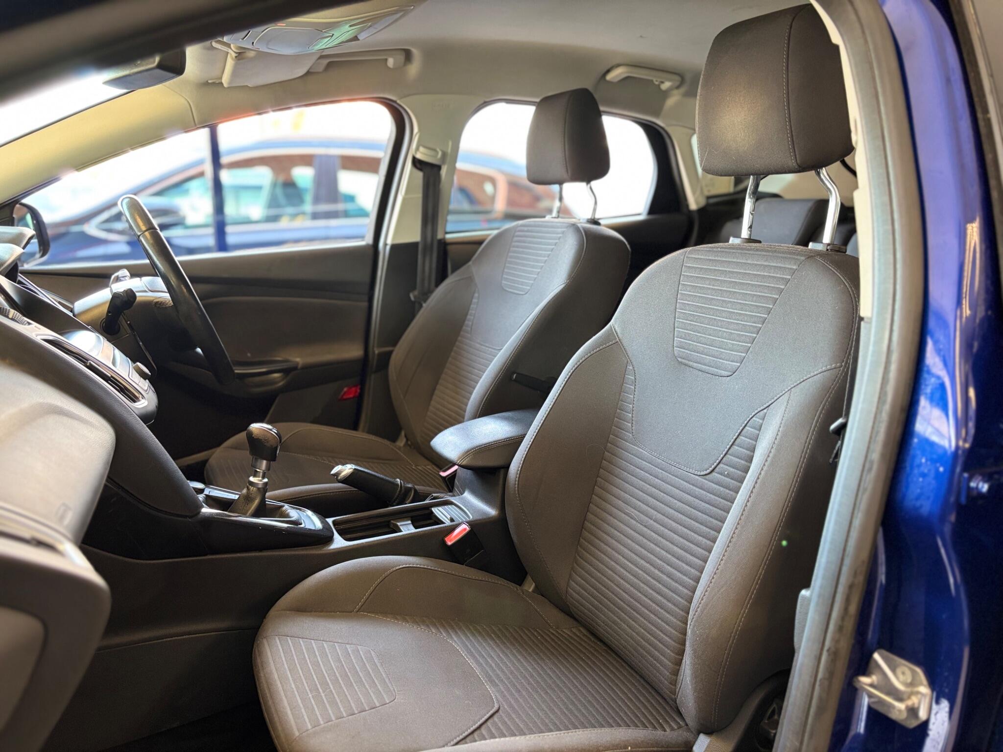 Ford Focus view 25