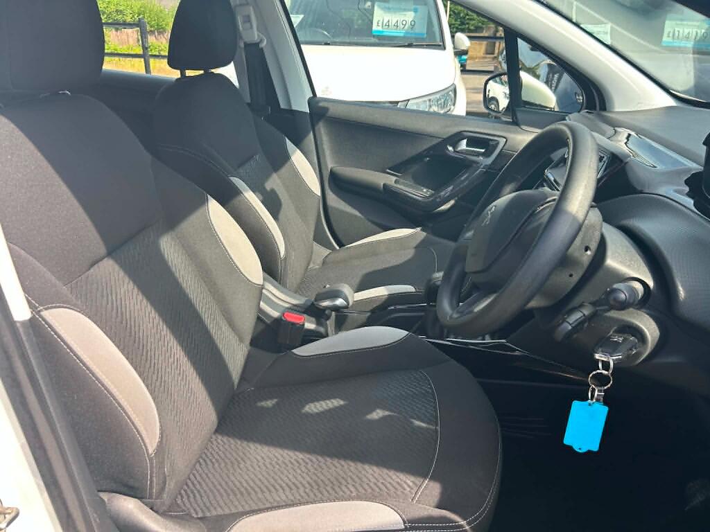 Peugeot 2008 view 11